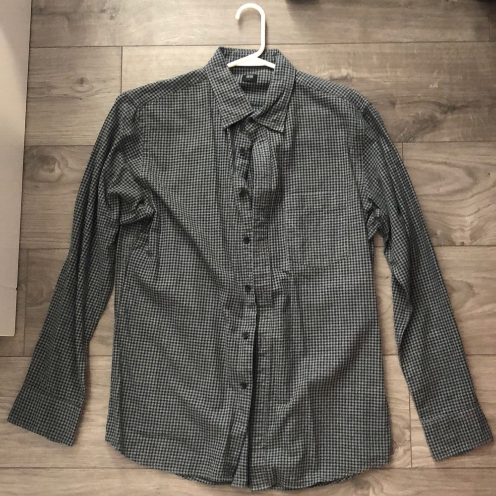 Uniqlo grey & black plaid shirt